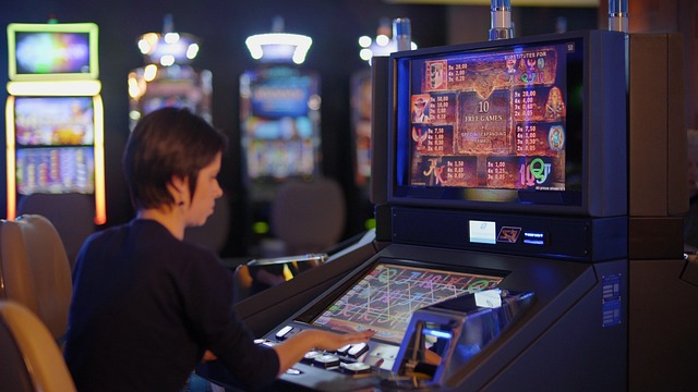 Why do casino players like to play online slots for play money?